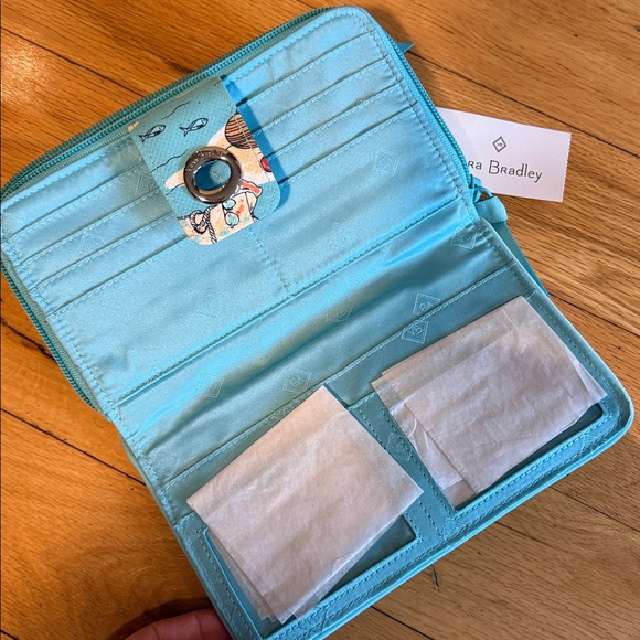 Vera Bradley RIFD Turnlock Wallet NWT in beach toile New - Picture 4 of 7